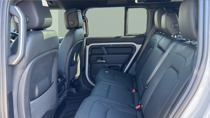 Land Rover Defender 3.0 D250 X-Dynamic HSE 110 5dr Auto Diesel Estate - Image 4